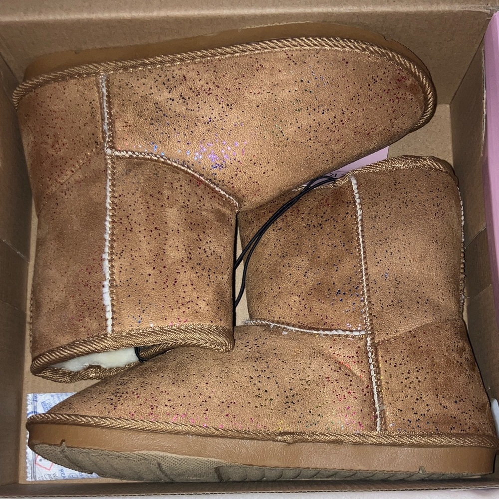 NWT Serra Kids Tan Glitter Boots with fuzzy lining girls 5
